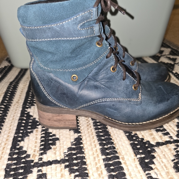 Dromedaris Kara Suede Leather womens  Olive Ankle Boot Size 7 - Picture 2 of 10